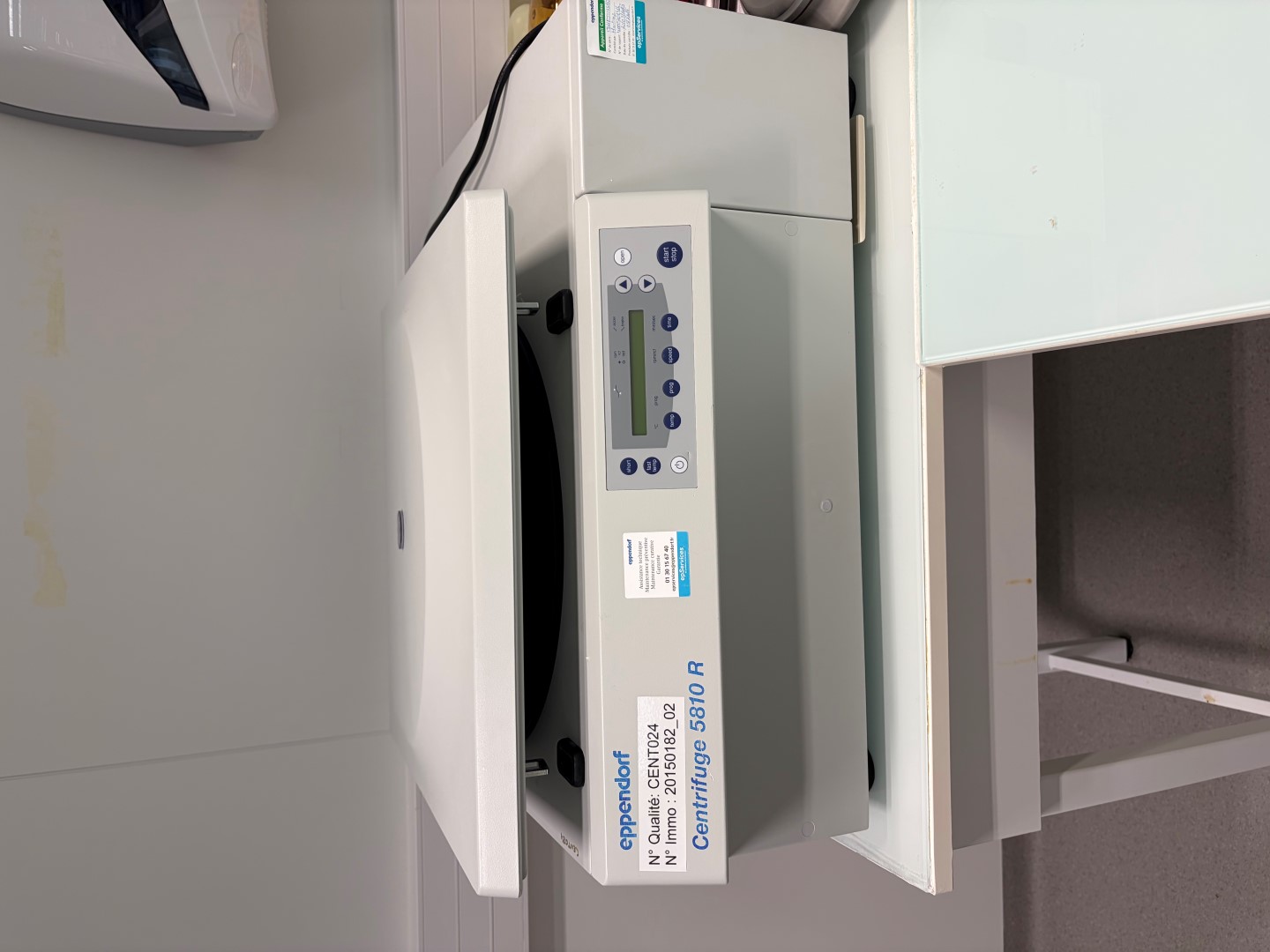 EPPENDORF CENTRIFUGE 5810 R - Benchtop refrigerated centrifuge